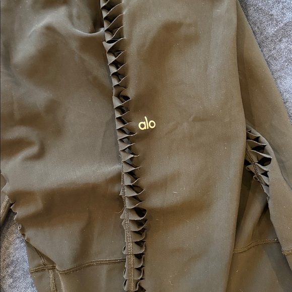 Alo Reform Leggings - Picture 6 of 6